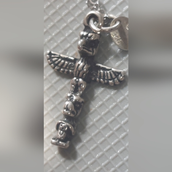 Totem pole charm on sterling chain native - Picture 5 of 13